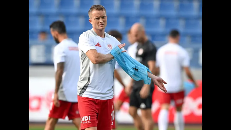 Cầu thủ Kasimpasa vượt qua Genclerbirligi để tiến vào vùng cấm